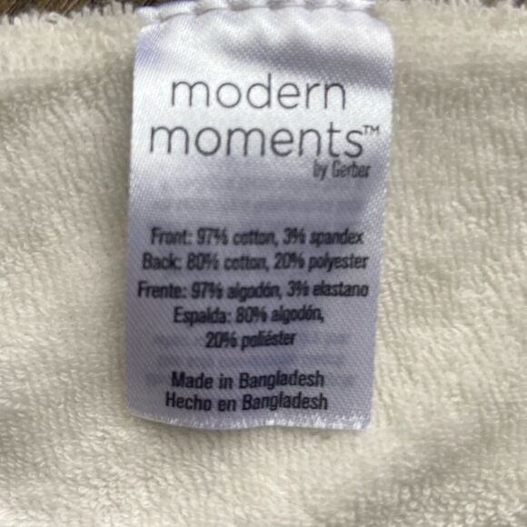 Modern Moments by Gerber Onesie with Accessories || size 3-6 months - Picture 4 of 5